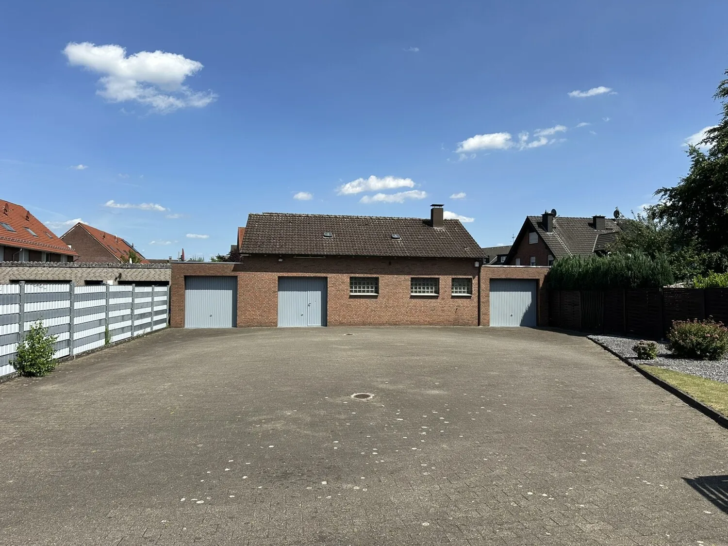 Lager-/Werkstattgebäude