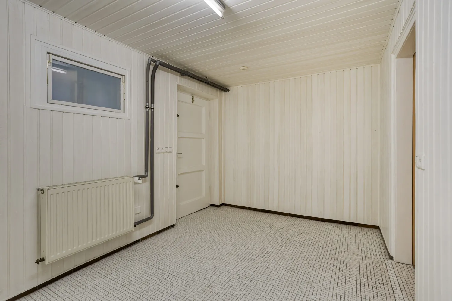 Keller mit Ausgang zum Hof