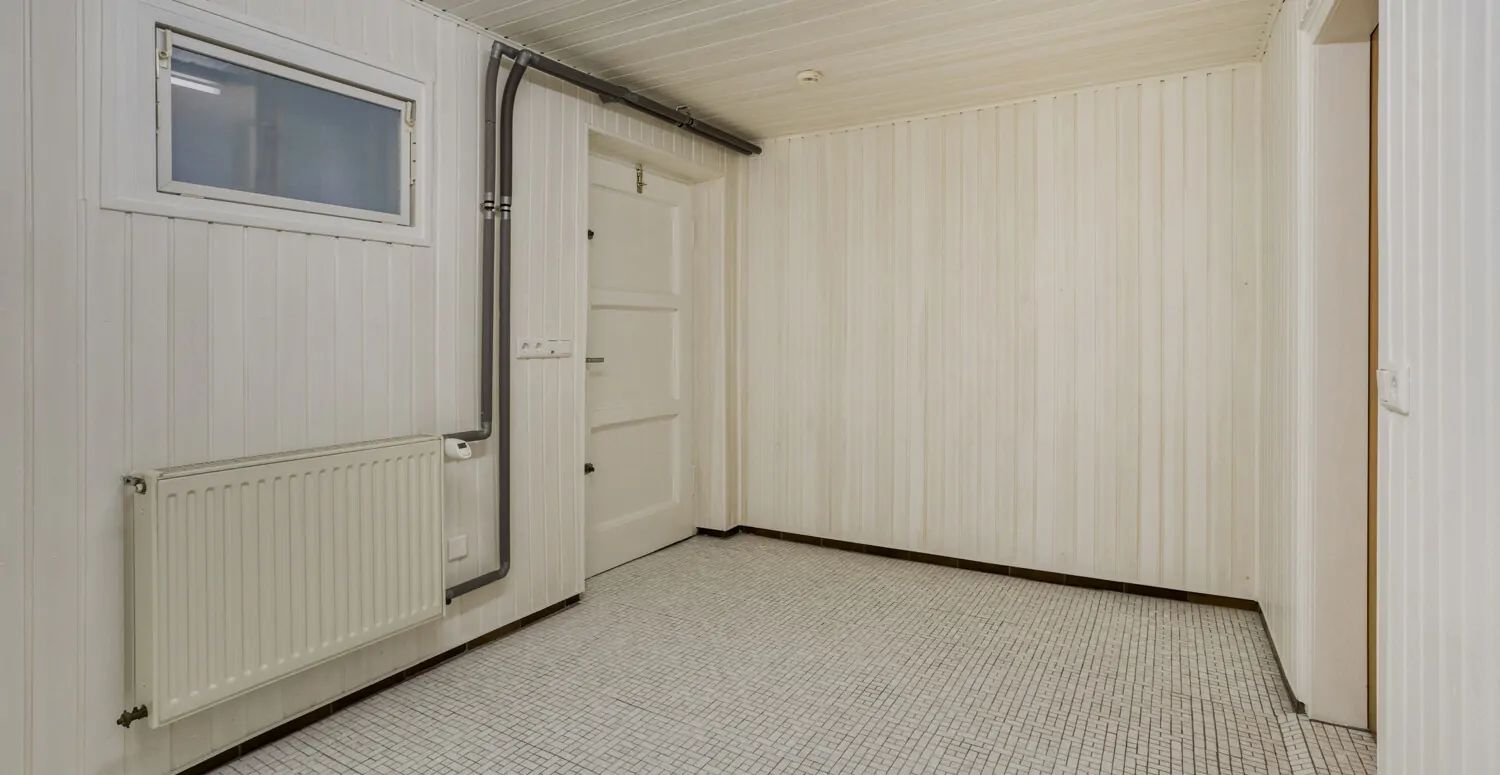 Keller mit Ausgang zum Hof