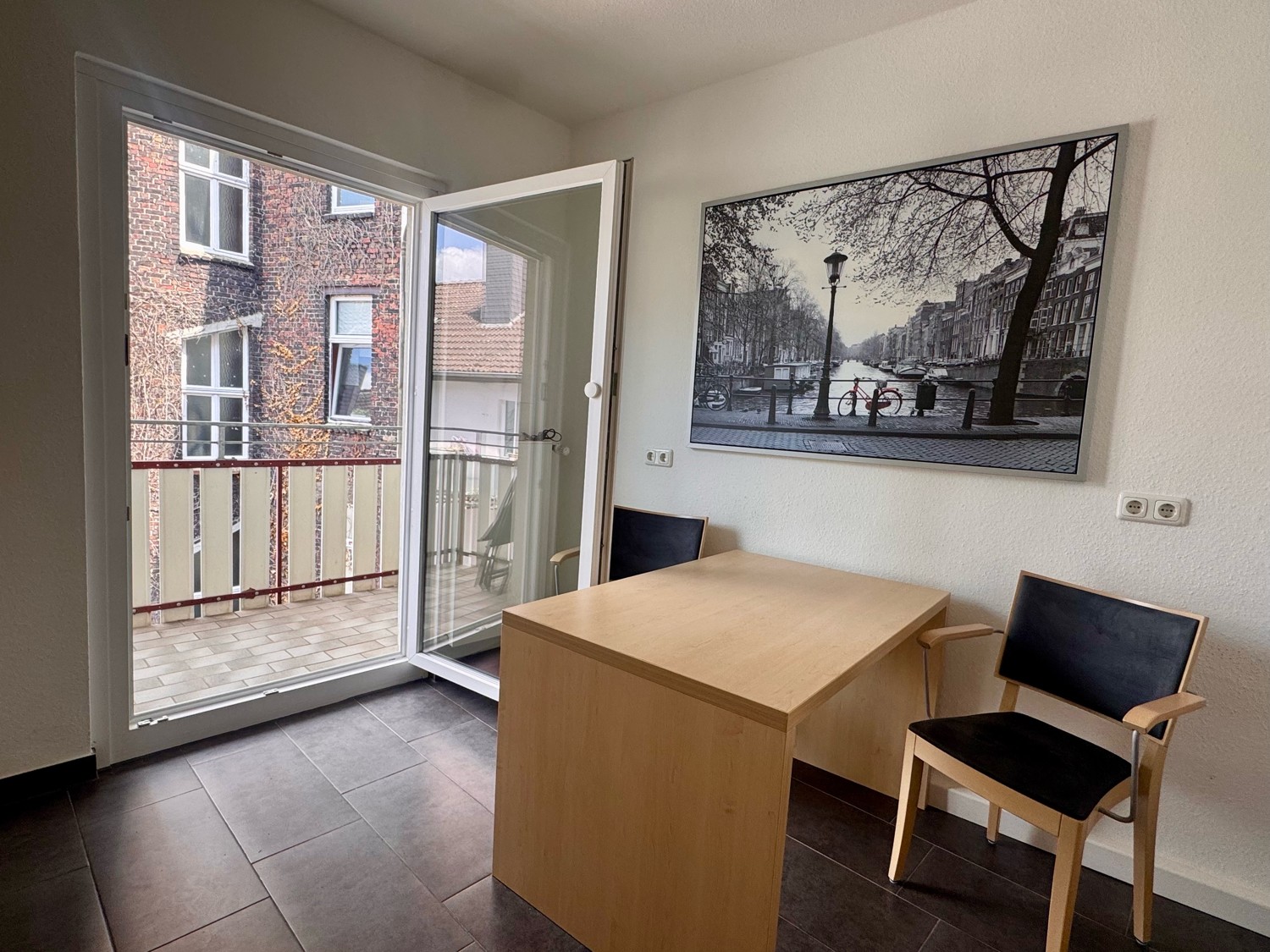 Essplatz mit Balkon