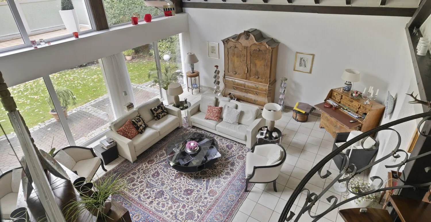 Blick von der Galrie in den Wohnbereich