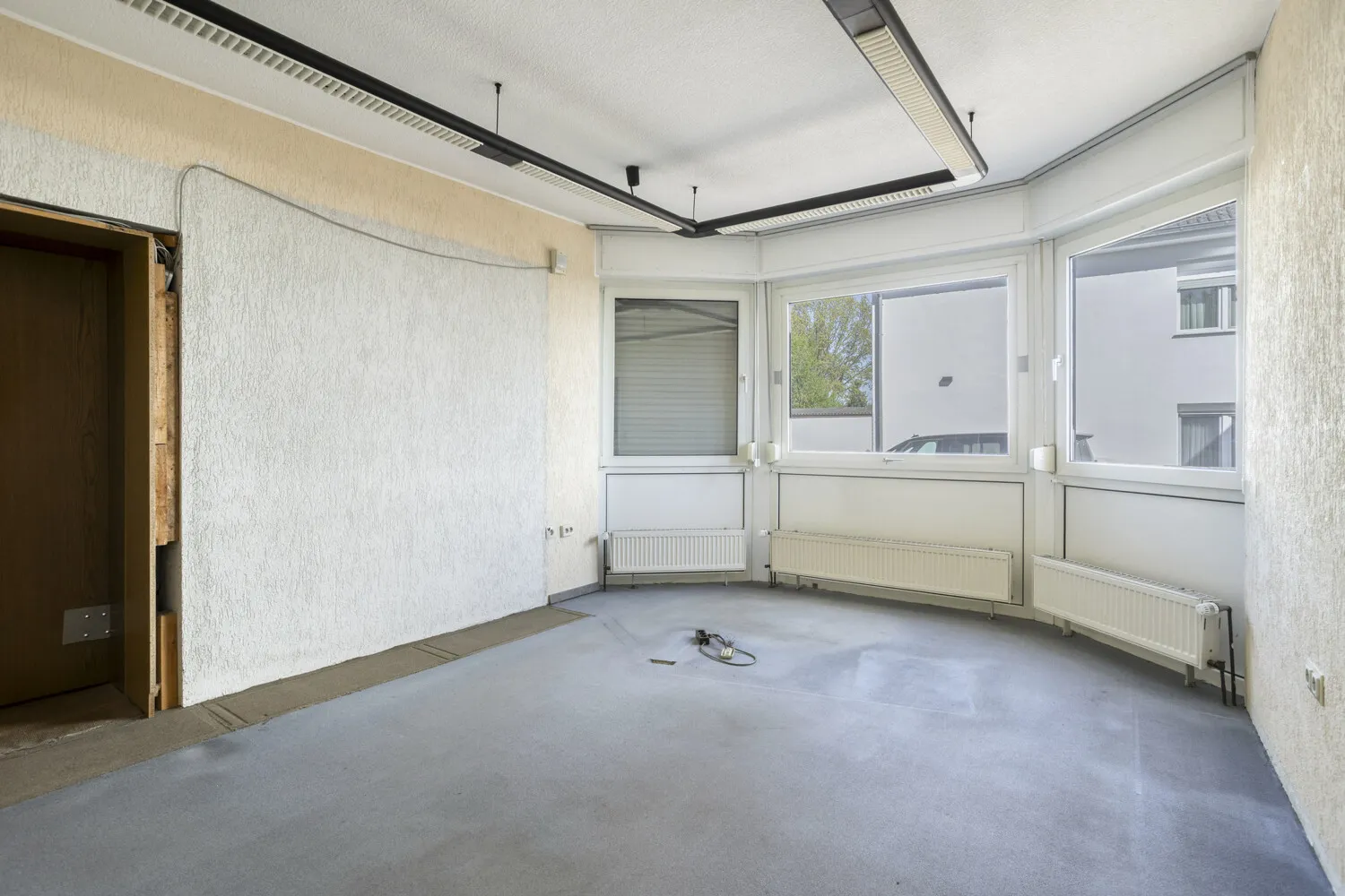 Behandlungsraum mit durchgang zum Bungalow