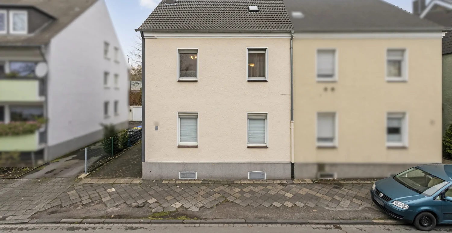 Ansicht Strasse frontal breit_ret