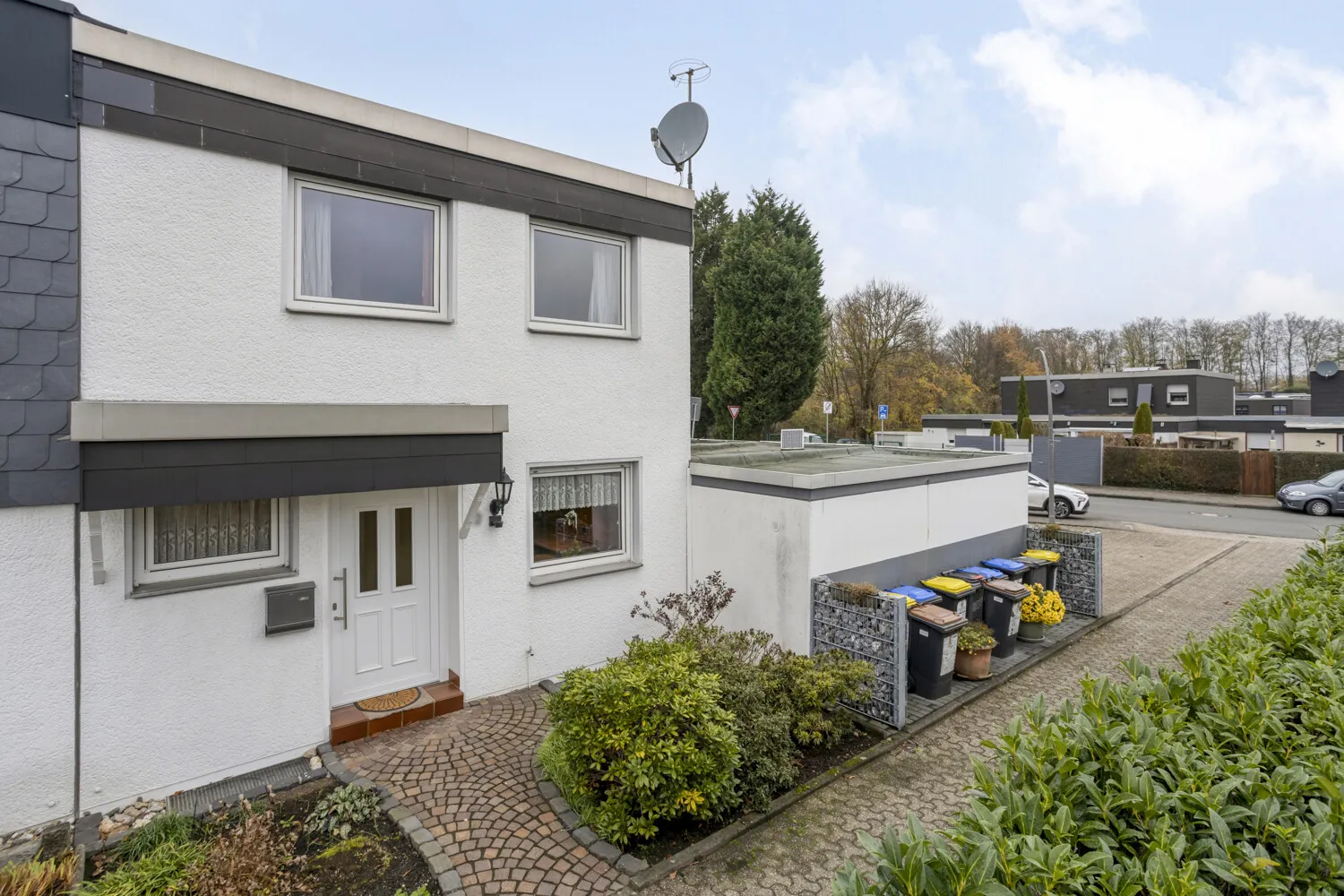 Ansicht vorn links hoch