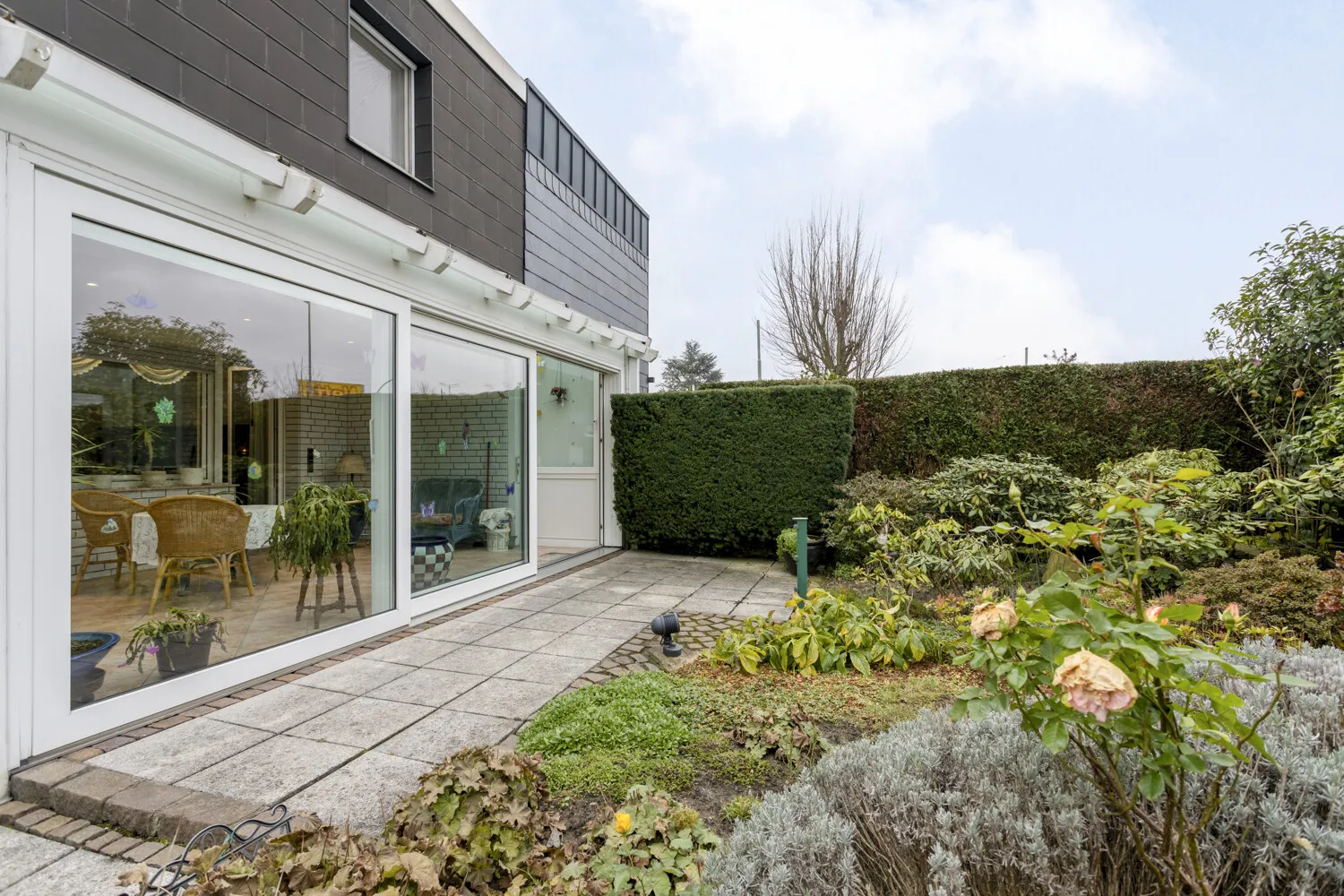 Terrasse m Wintergarten