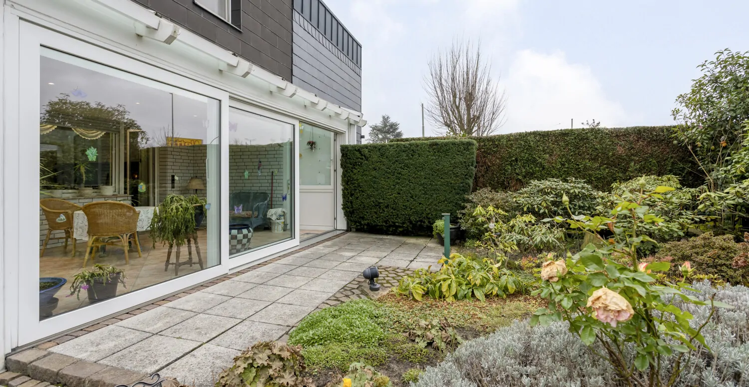 Terrasse m Wintergarten