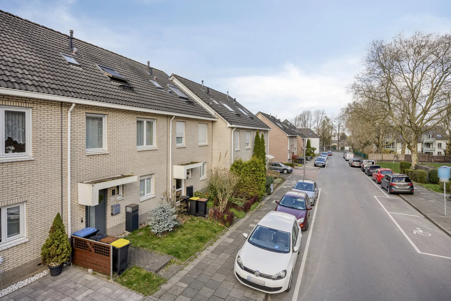 Ansicht Strasse links
