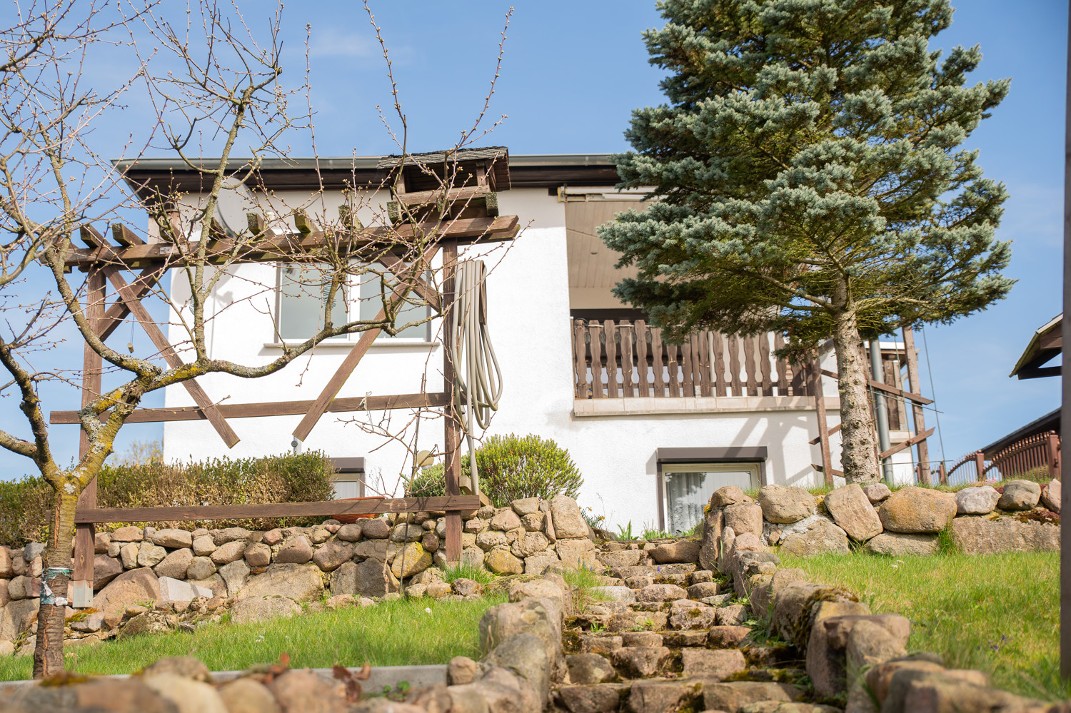 2 Steintreppe vom Garten zum Haus