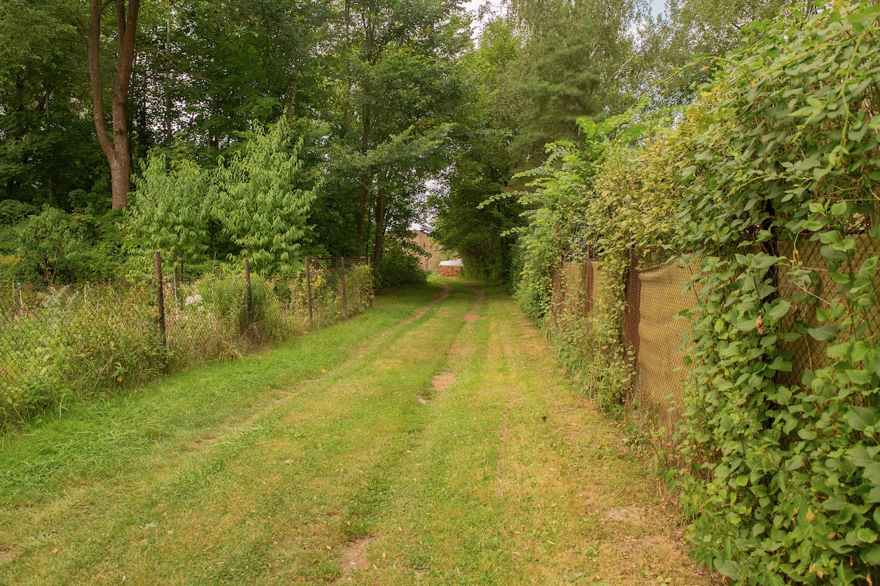 18 Weg von der Wohnbebauung zu den Erholungsgrundstücken