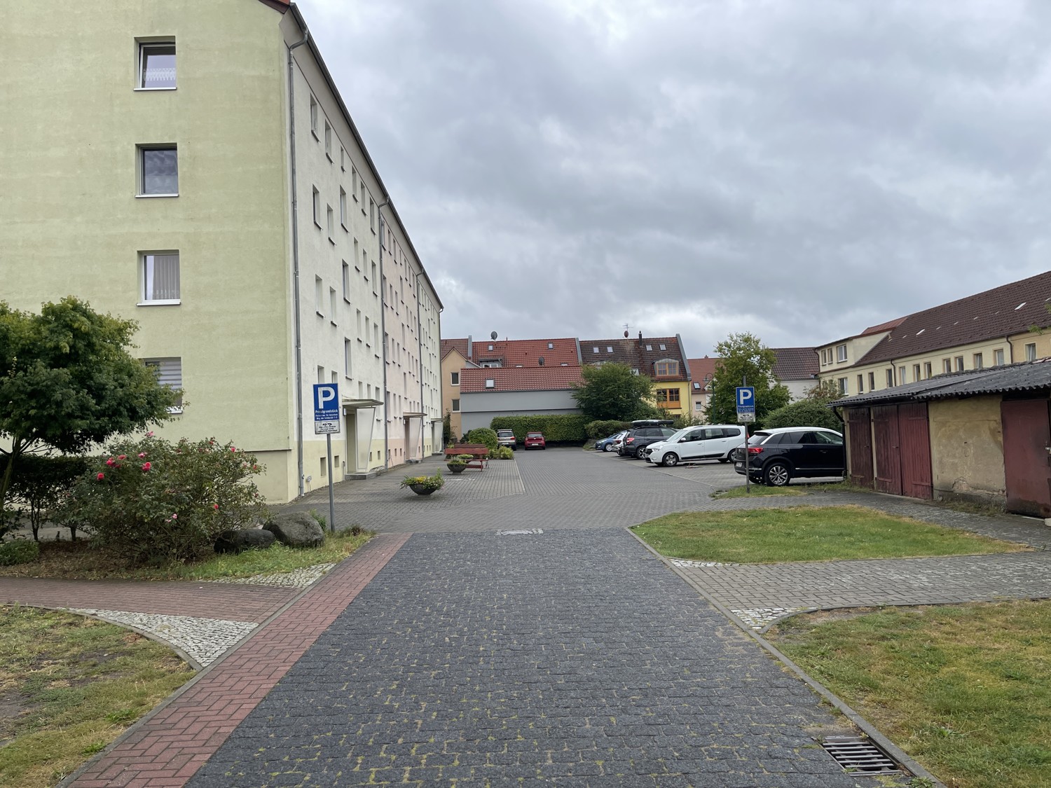 3 Zufahrt zum Haus und zu den Parkplätzen