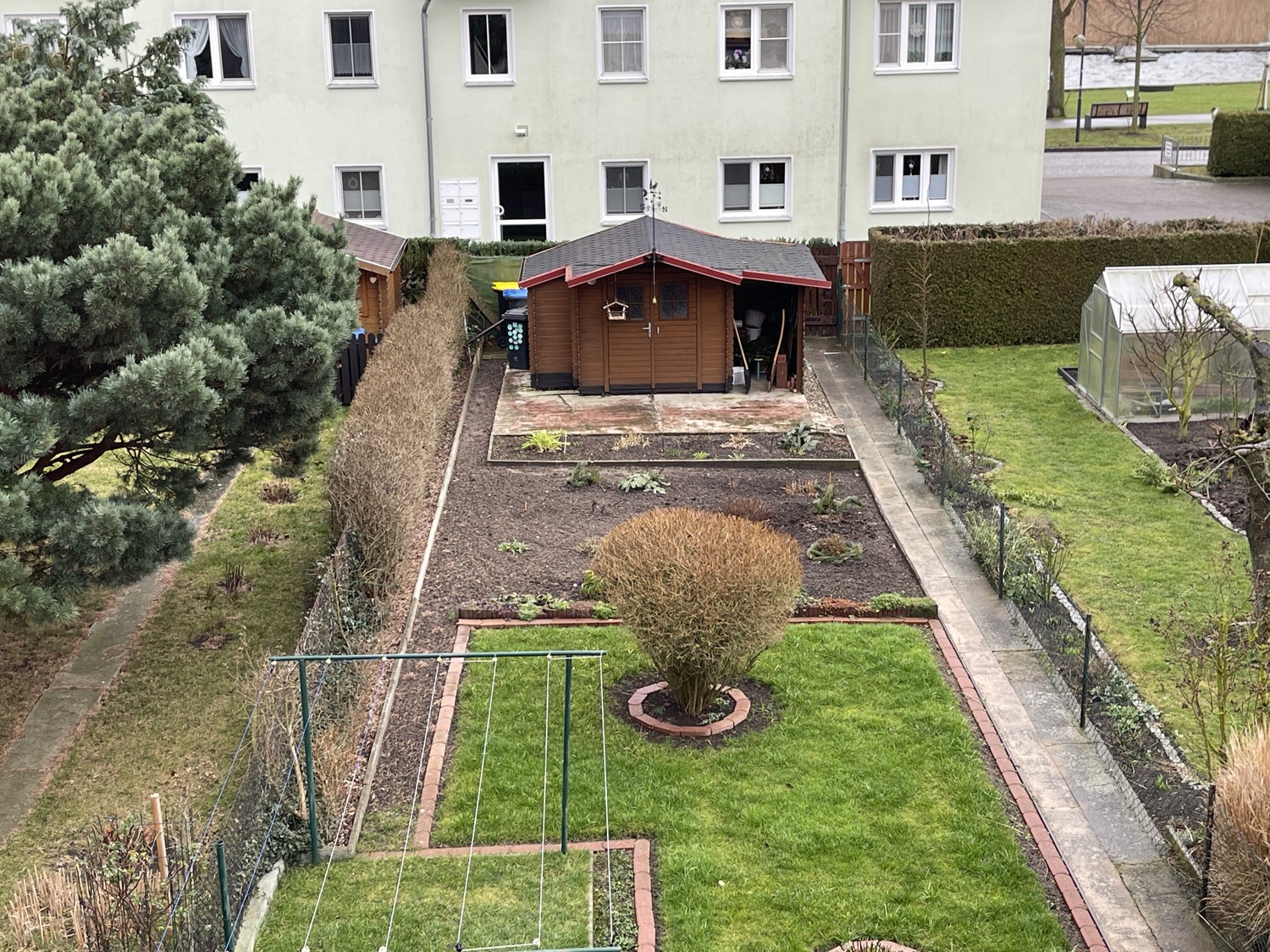 6 Blick vom OG zum Garten mit Gartengerätehaus