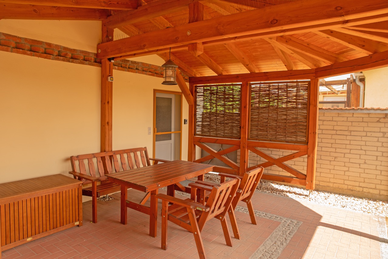 6 Terrasse mit Hauszugang