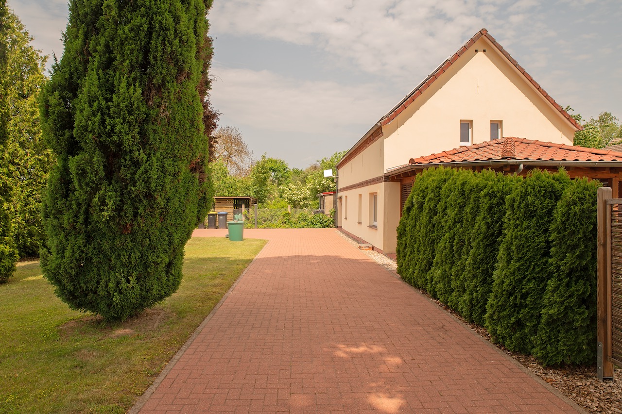 1 Zuwegung zum Haus und zur Garage