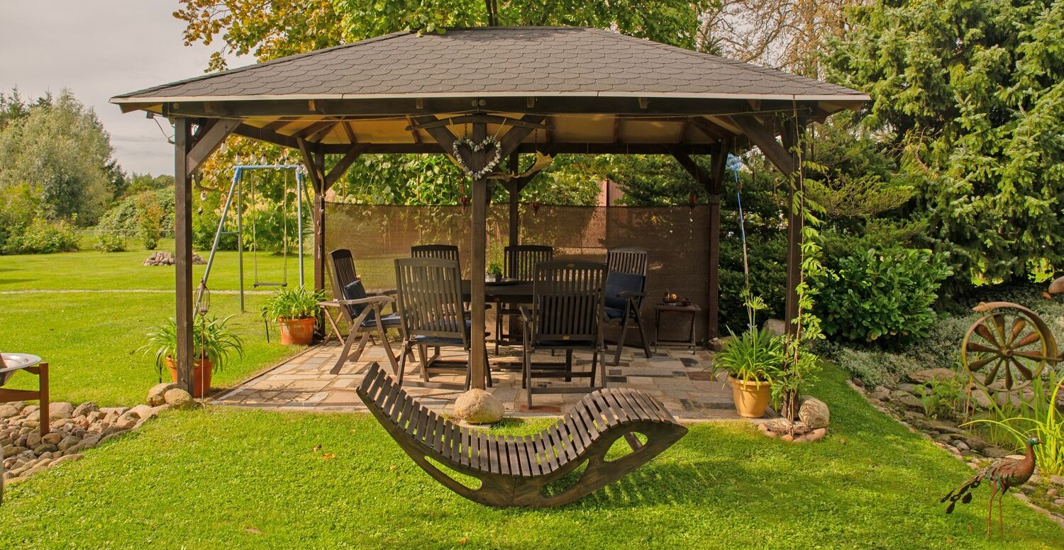 7 überdachter Freisitz im Garten