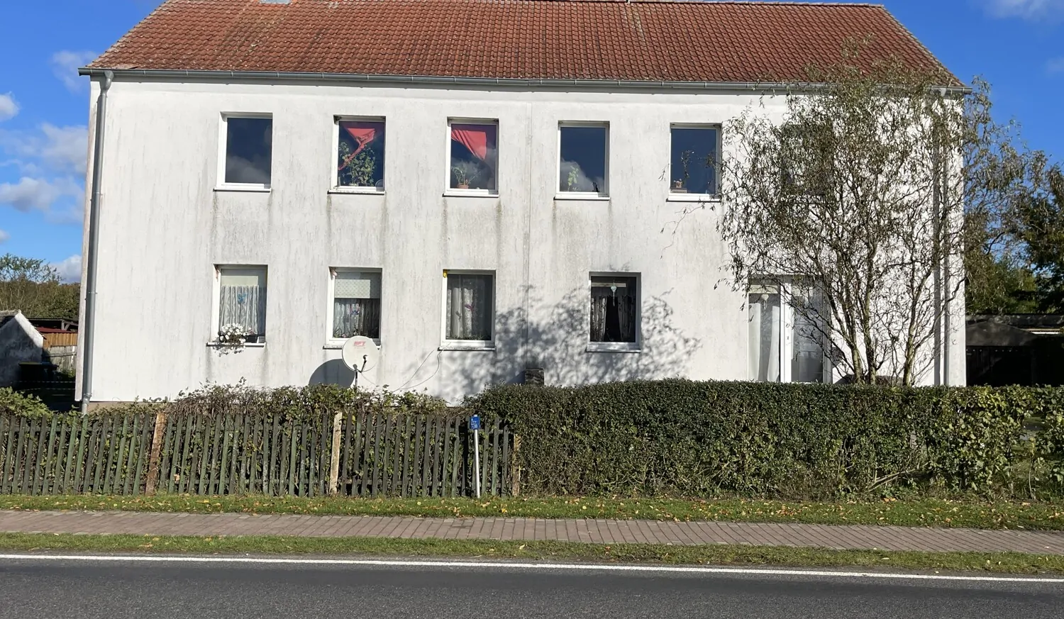 3 Haus 2 Straßenansicht