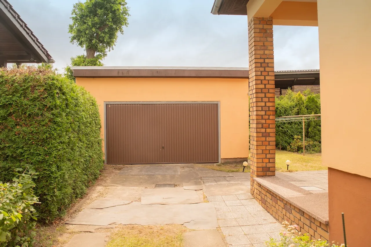 6 Garage