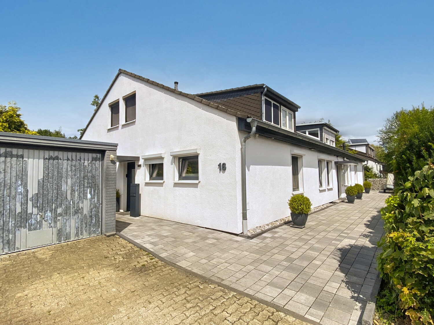Hausansicht (Garage wird noch saniert)