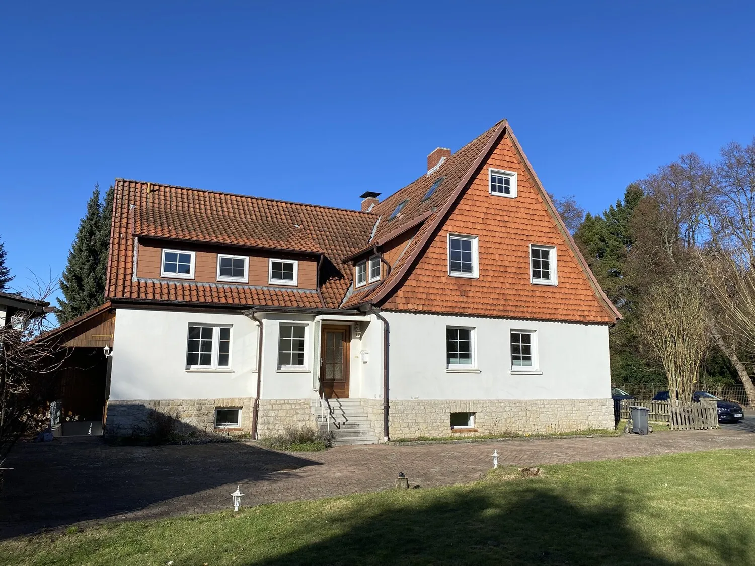 Ihr neues Zuhause: Helle Doppelhaushälfte mit Gartenidylle