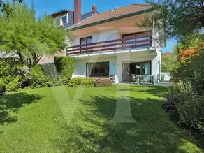 Semi-detached house with beautiful garden in a quiet street for sale
