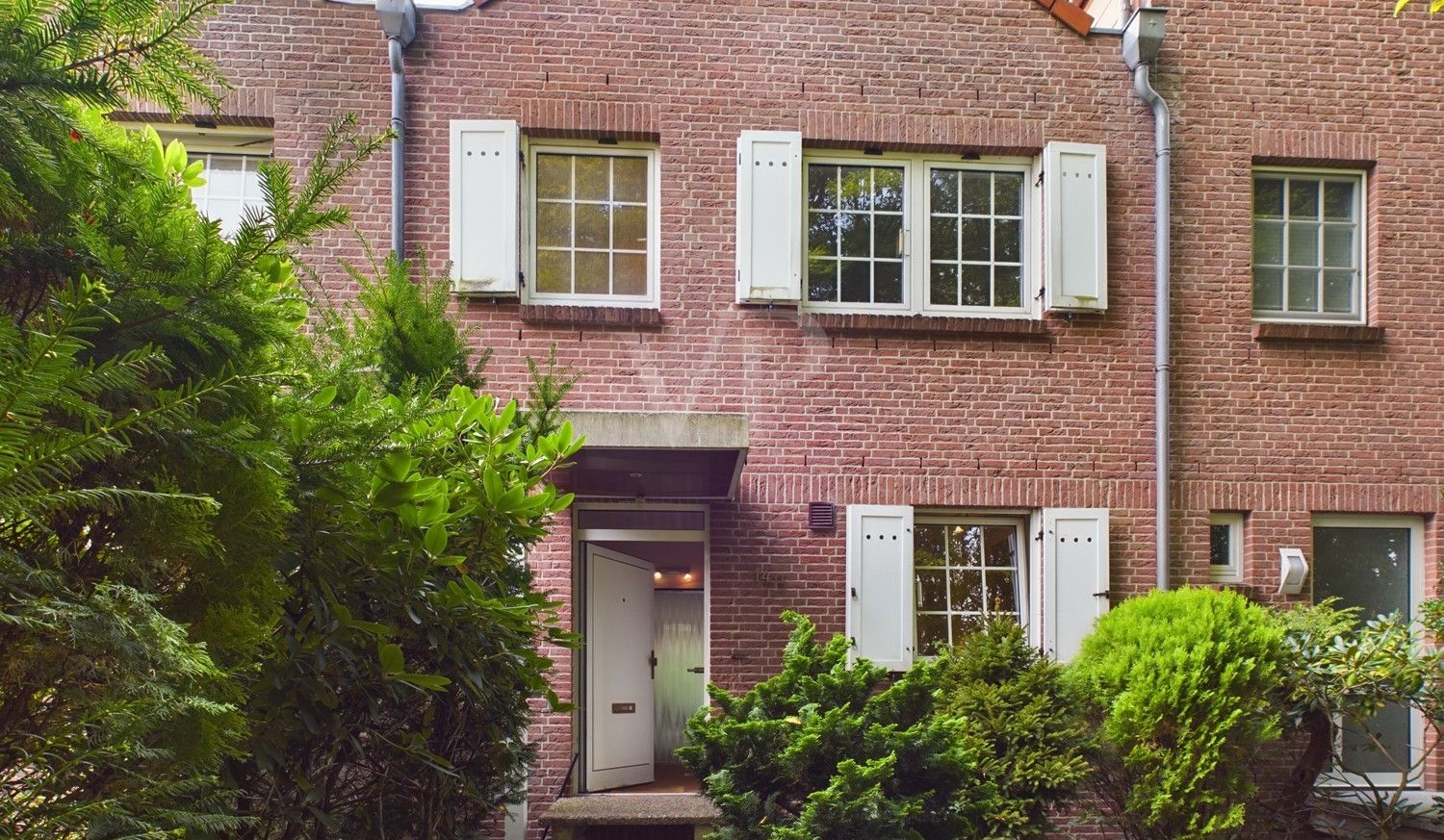 Attraktives Reihenmittelhaus mit Vollkeller und Garage in Top Lage von Großburgwedel