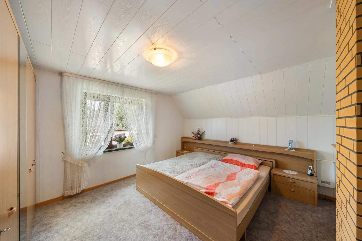 Schlafzimmer DG