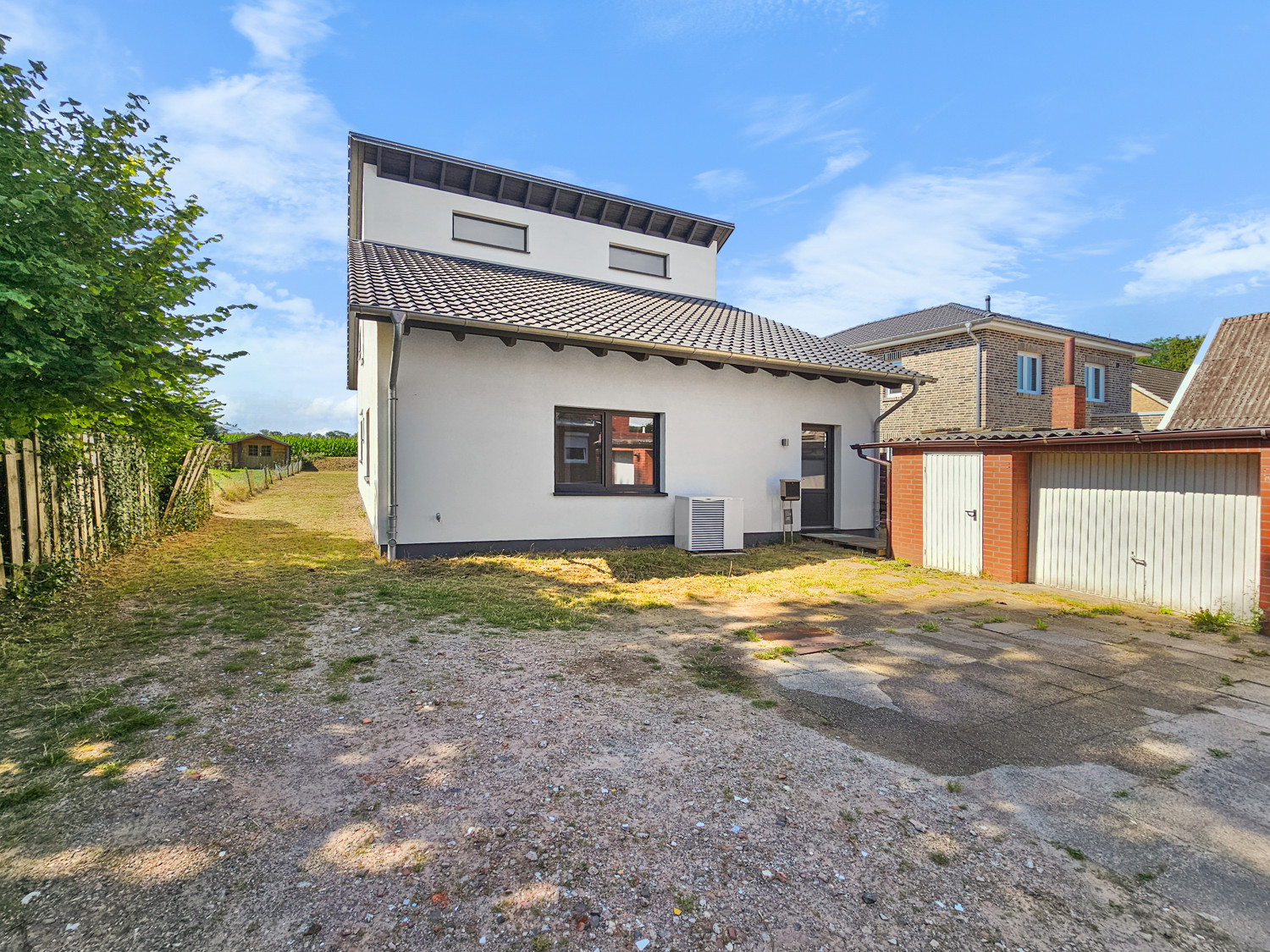 Energieeffizientes Wohnhaus mit Blick ins Grüne und Potenzial für die Weiterentwicklung