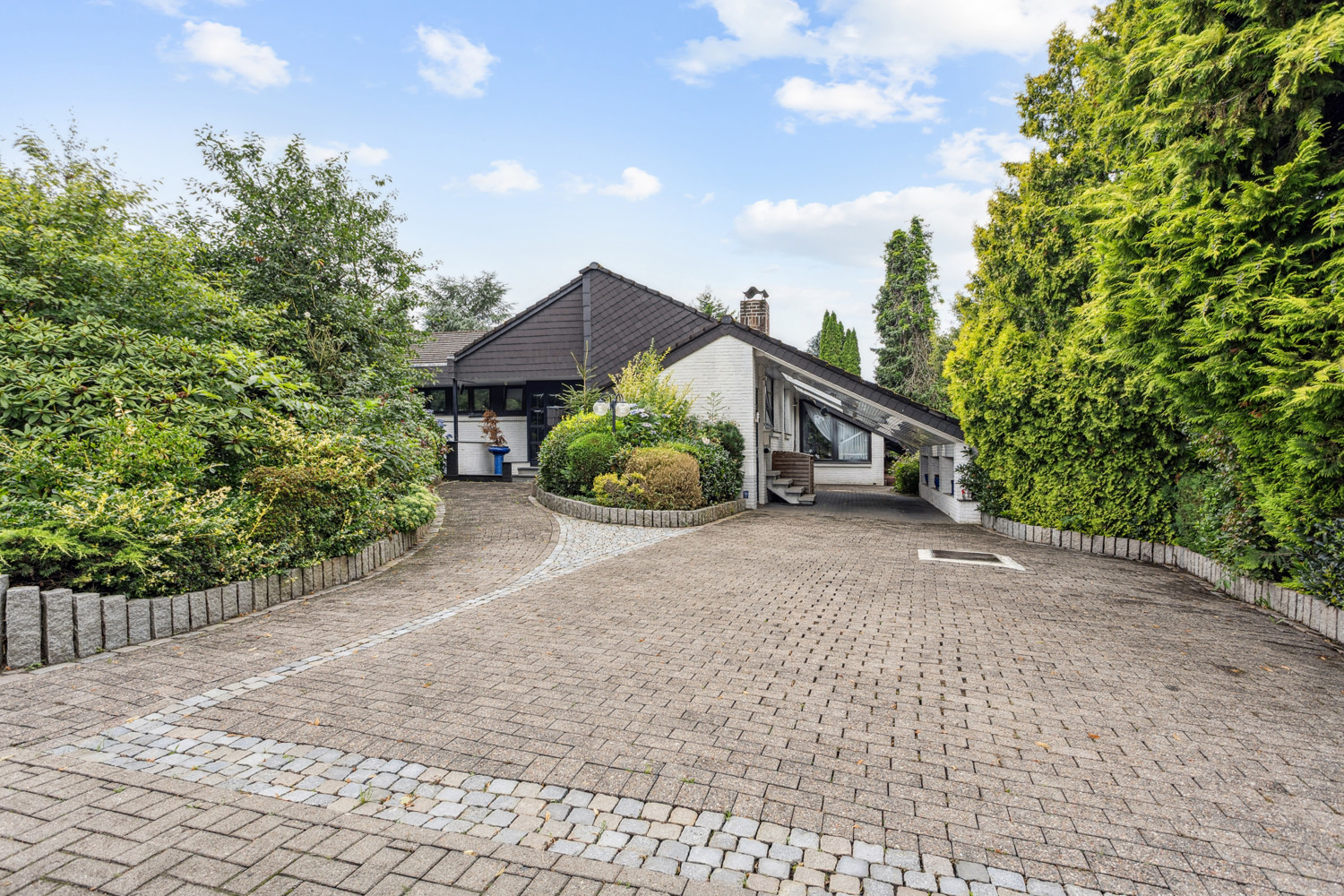 Freistehendes Architektenhaus im Bungalowstil  in zentraler Lage von Heiligenrode