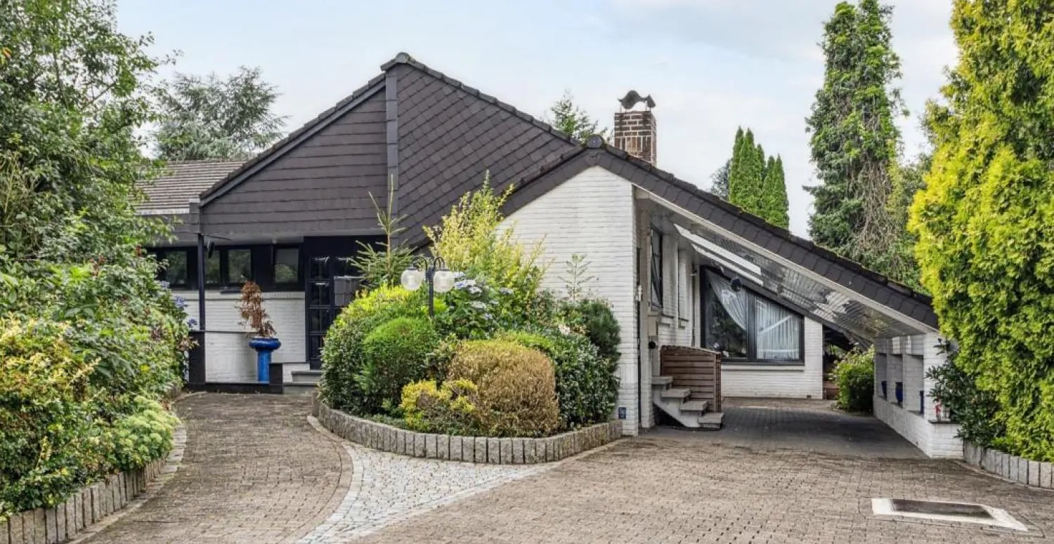 Freistehendes Architektenhaus im Bungalowstil in zentraler Lage von Heiligenrode