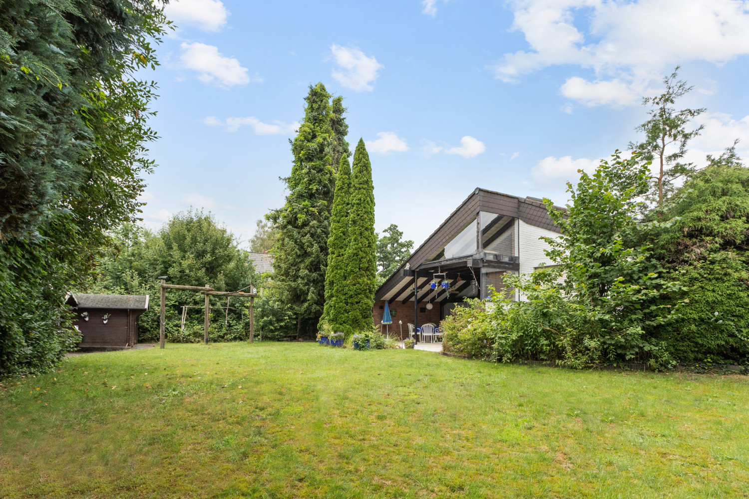 Freistehendes Architektenhaus im Bungalowstil  in zentraler Lage von Heiligenrode