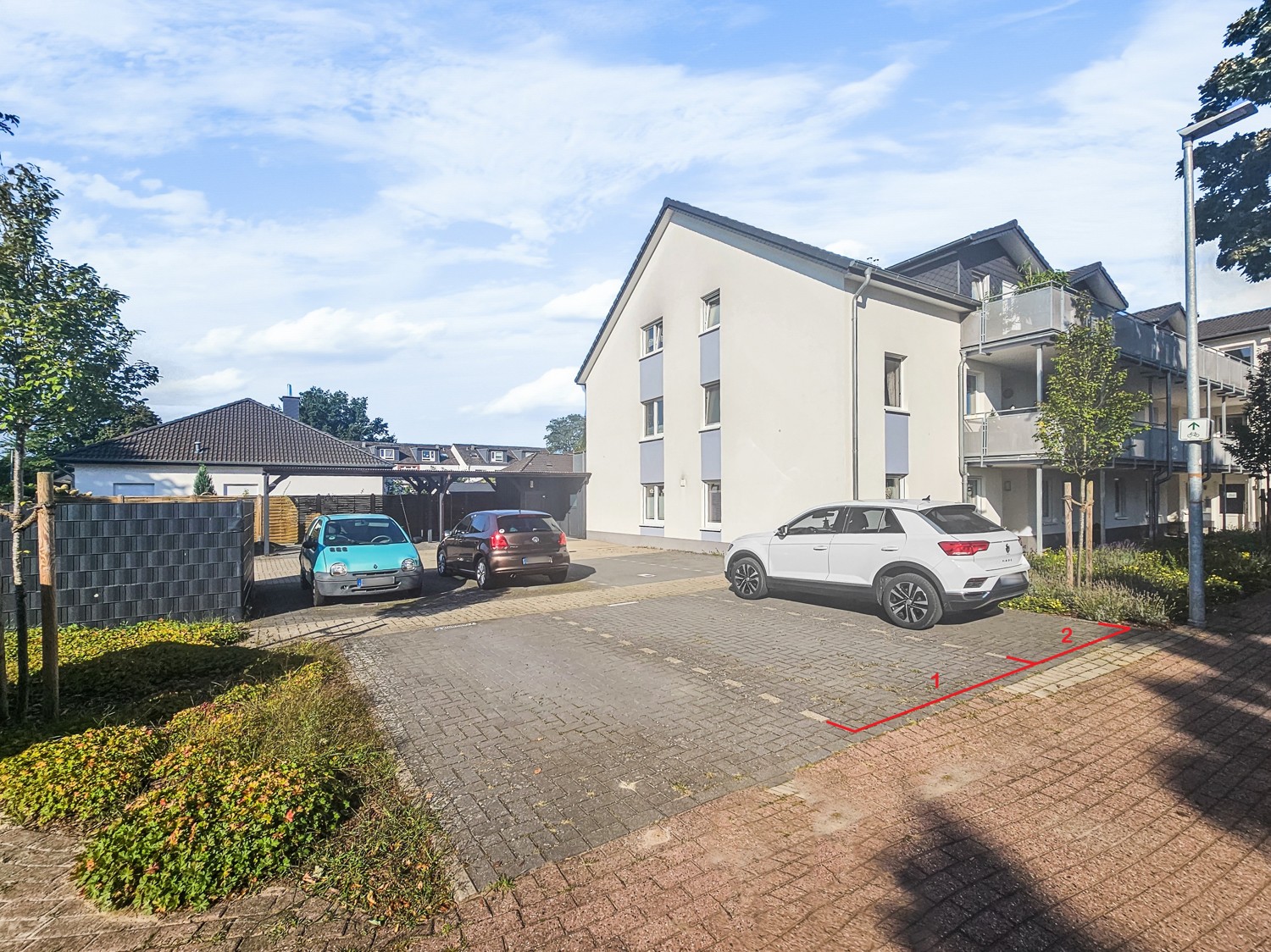 Moderne Dachgeschosswohnung in schöner Wohnlage von Lahausen