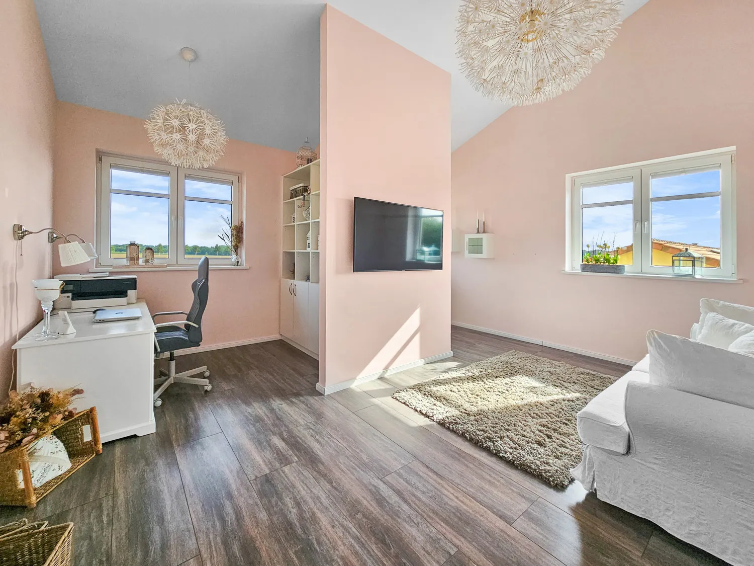 Energieeffizienter Wohntraum mit vielen Möglichkeiten für Pferde- und Autoliebhaber