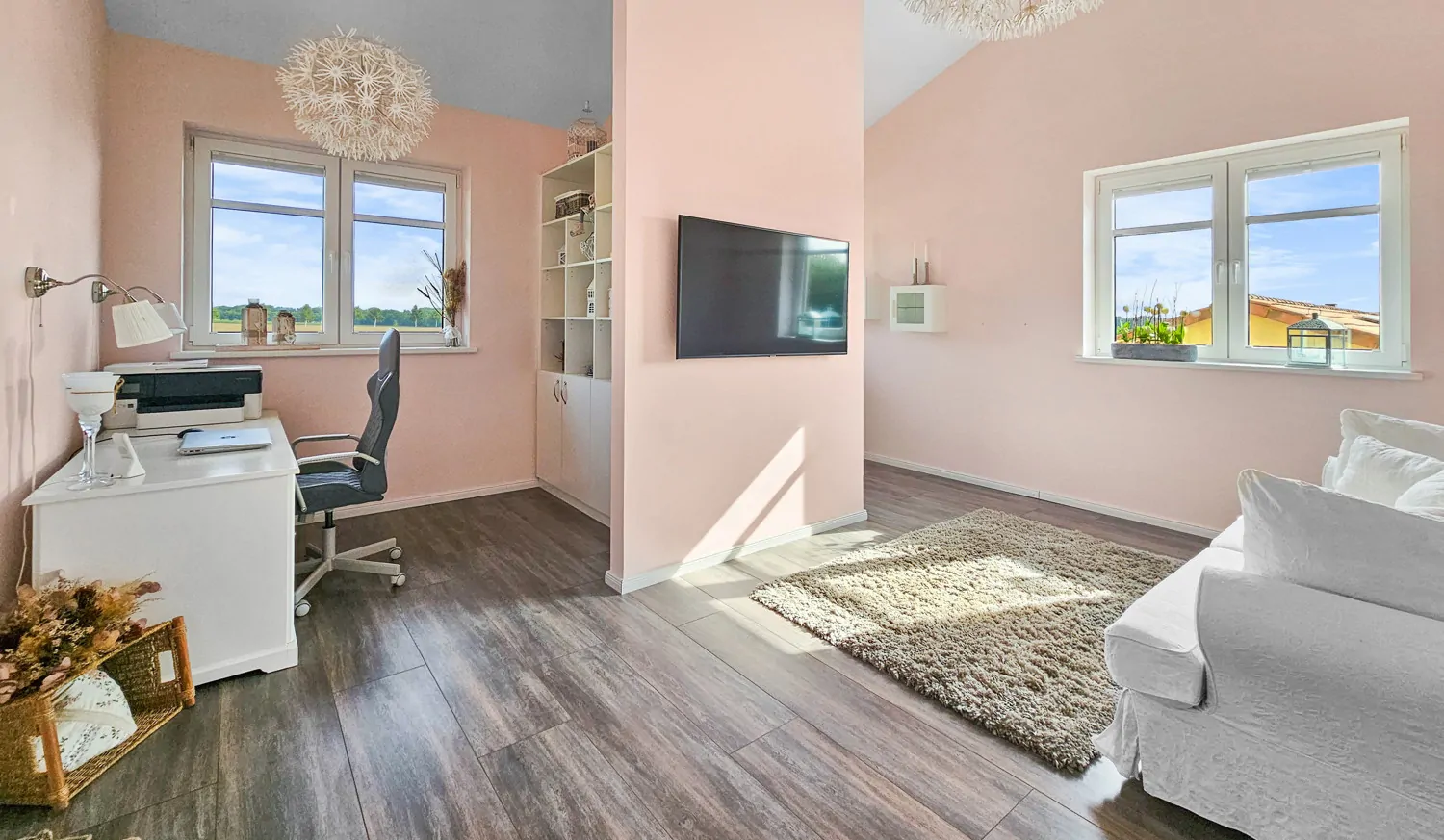 Energieeffizienter Wohntraum mit vielen Möglichkeiten für Pferde- und Autoliebhaber