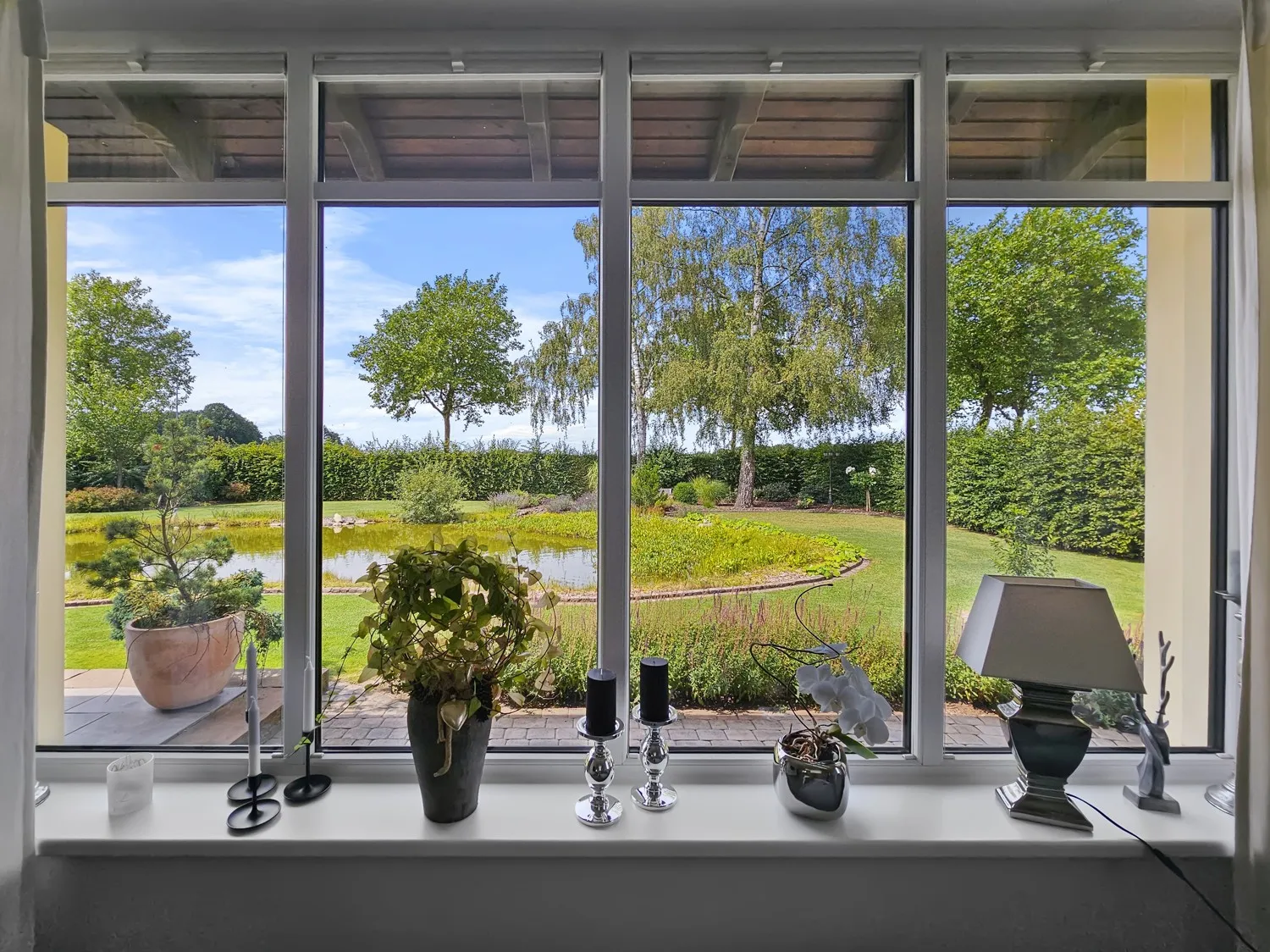 Energieeffizienter Wohntraum mit vielen Möglichkeiten für Pferde- und Autoliebhaber