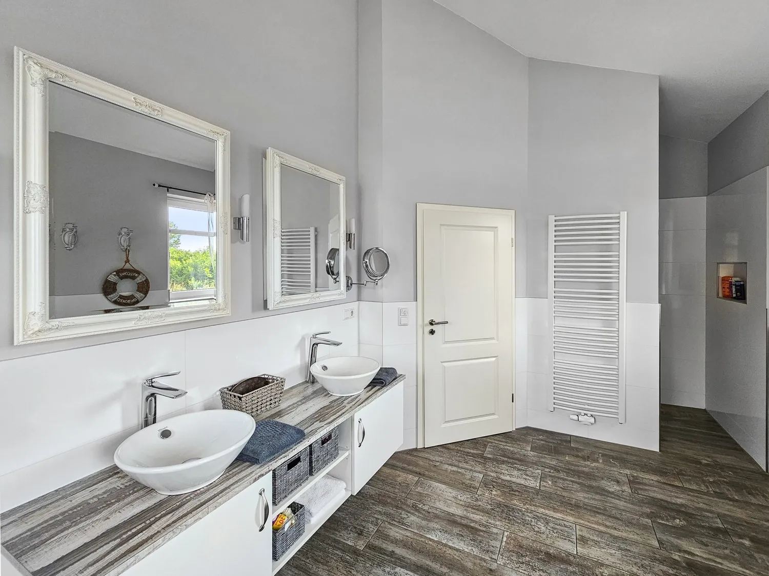 Energieeffizienter Wohntraum mit vielen Möglichkeiten für Pferde- und Autoliebhaber