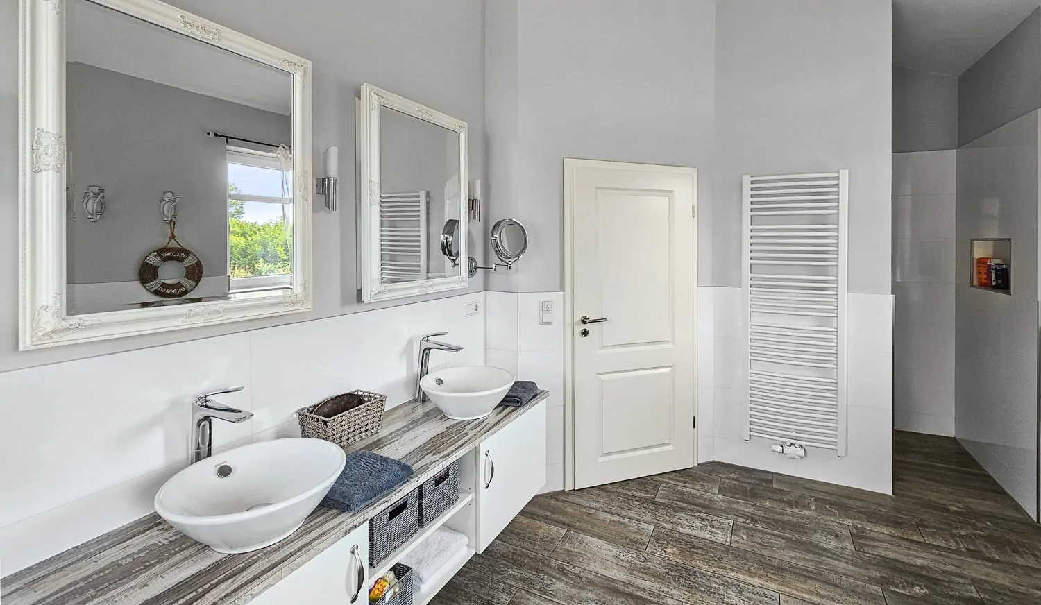 Energieeffizienter Wohntraum mit vielen Möglichkeiten für Pferde- und Autoliebhaber