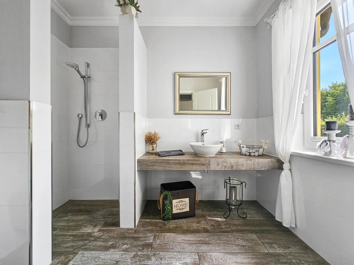 Energieeffizienter Wohntraum mit vielen Möglichkeiten für Pferde- und Autoliebhaber