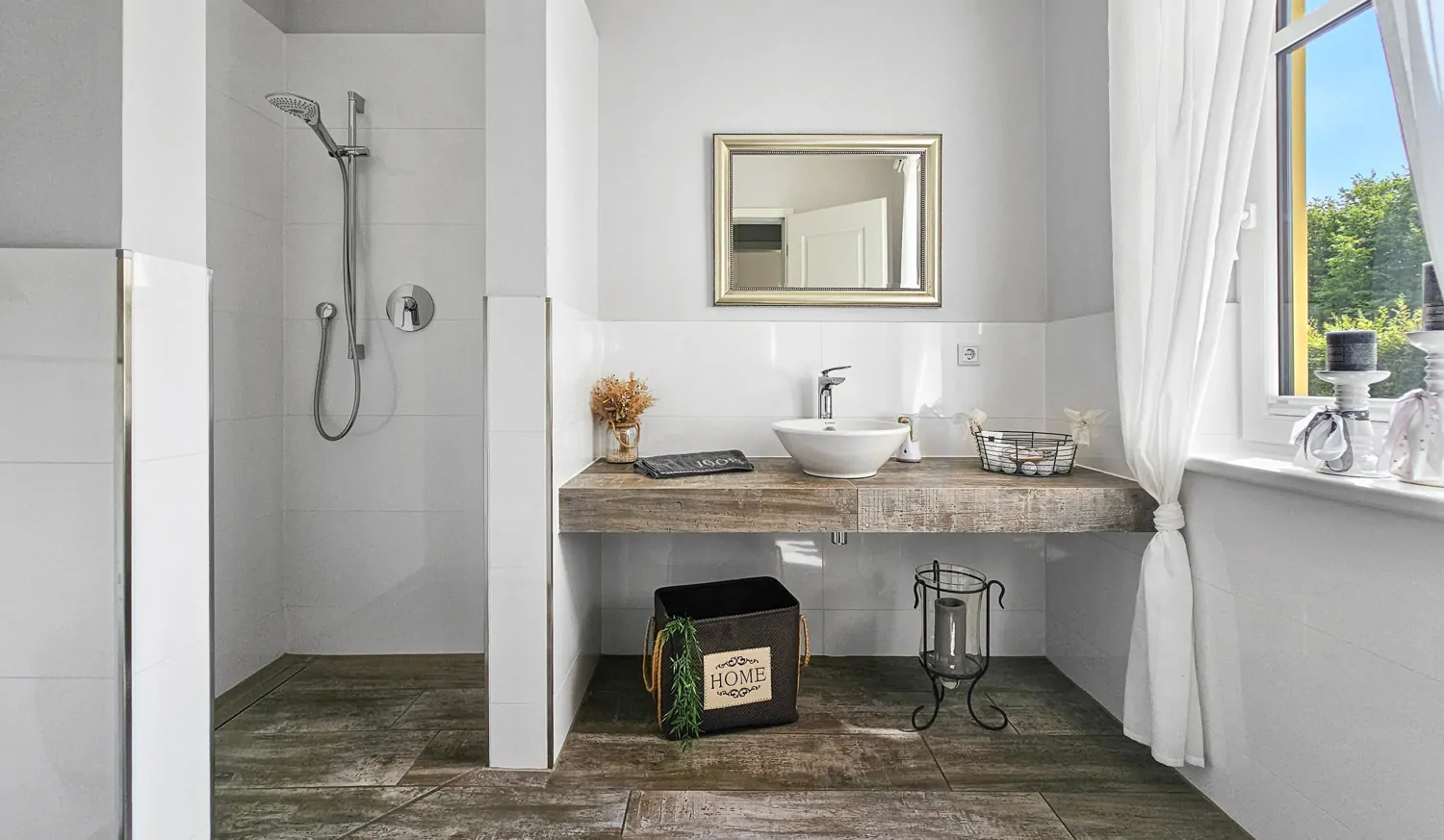 Energieeffizienter Wohntraum mit vielen Möglichkeiten für Pferde- und Autoliebhaber