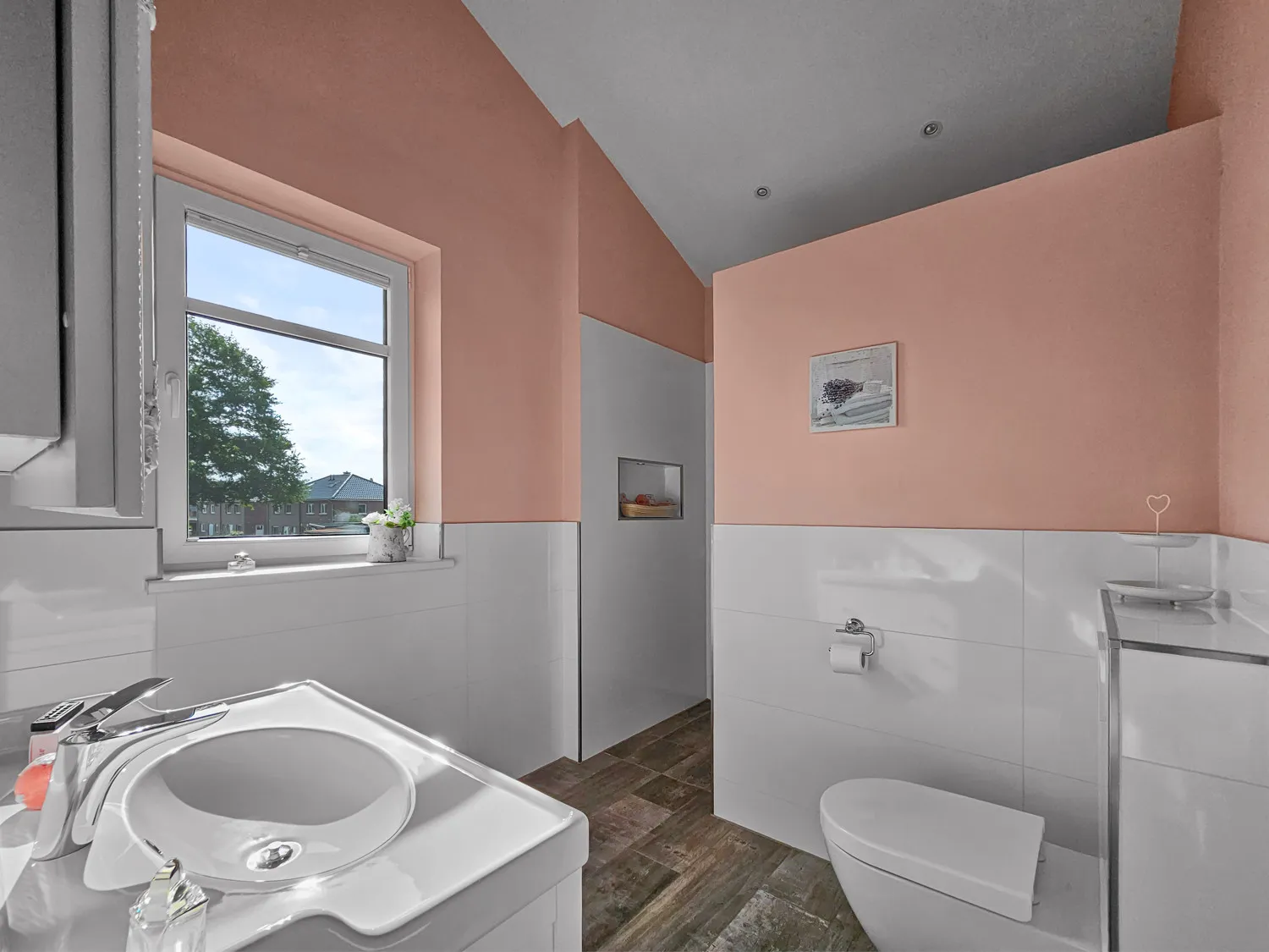 Energieeffizienter Wohntraum mit vielen Möglichkeiten für Pferde- und Autoliebhaber