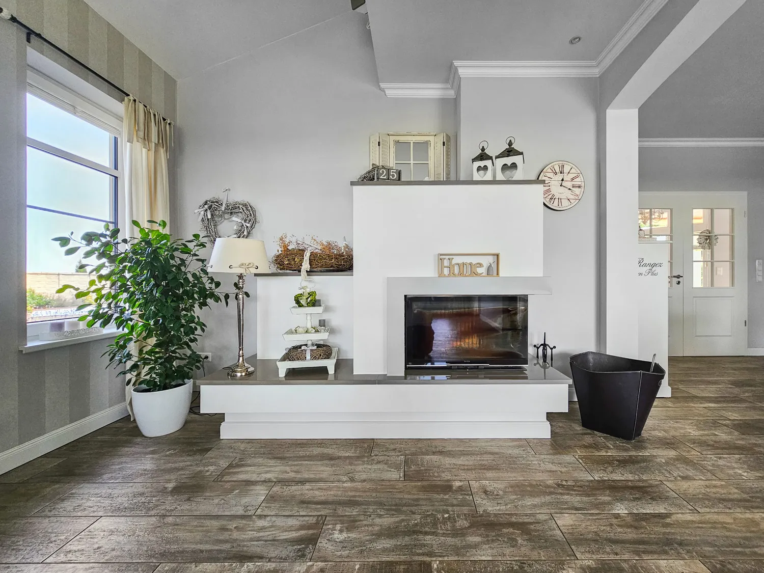 Energieeffizienter Wohntraum mit vielen Möglichkeiten für Pferde- und Autoliebhaber