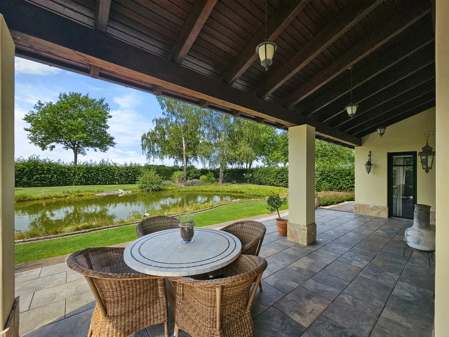 Energieeffizienter Wohntraum mit vielen Möglichkeiten für Pferde- und Autoliebhaber