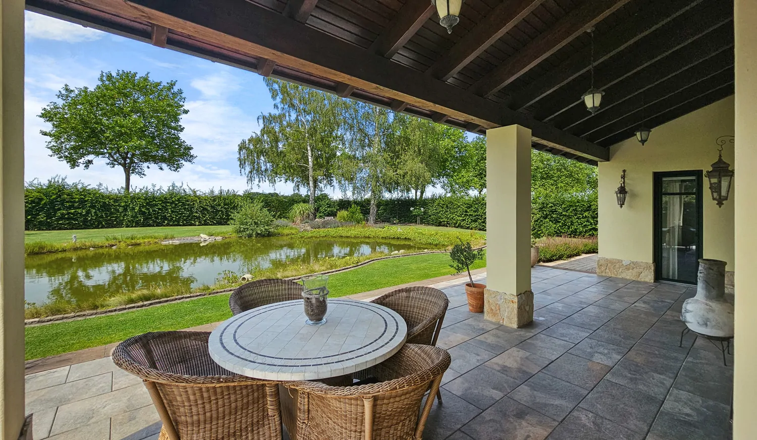 Energieeffizienter Wohntraum mit vielen Möglichkeiten für Pferde- und Autoliebhaber