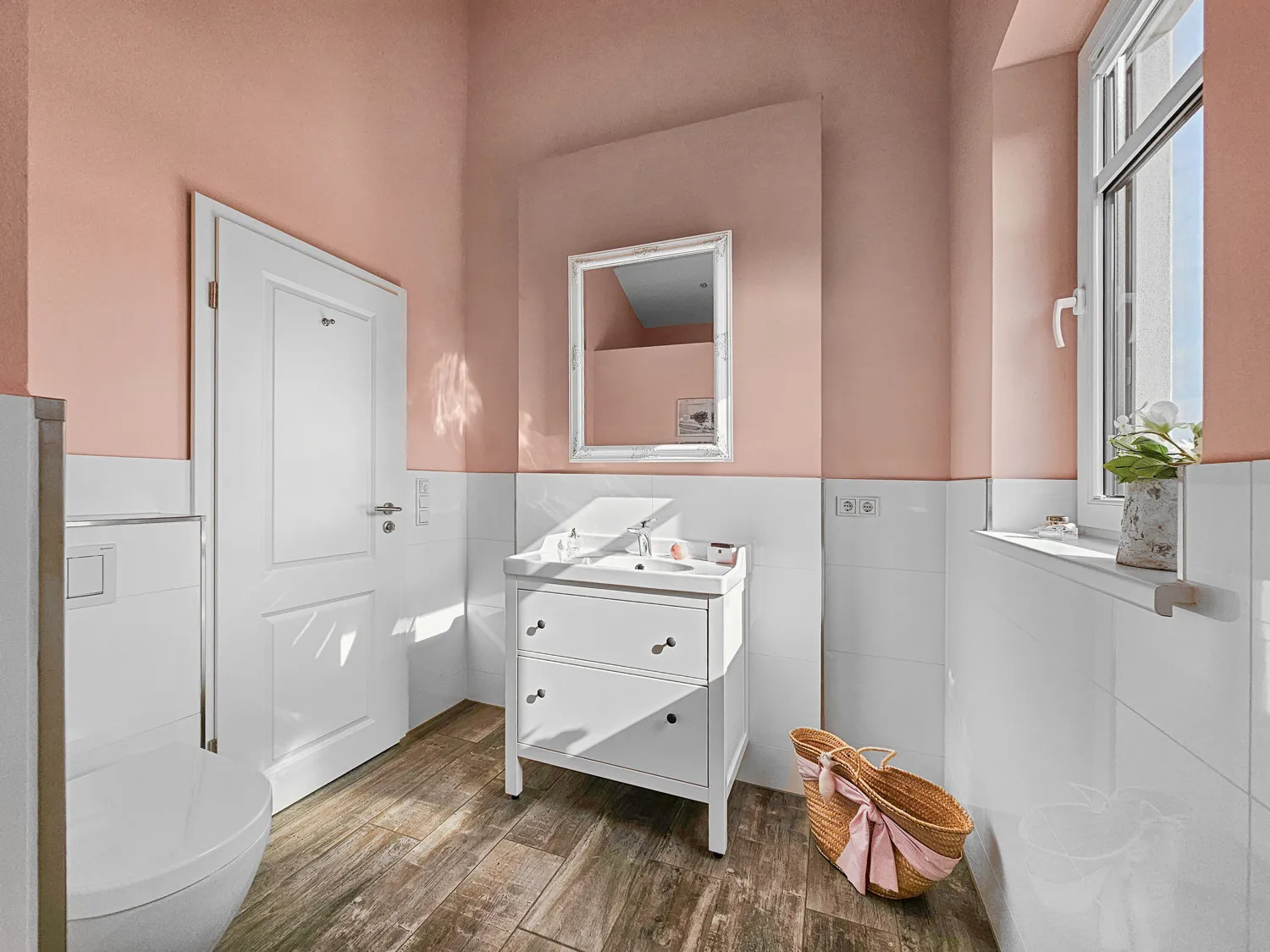 Energieeffizienter Wohntraum mit vielen Möglichkeiten für Pferde- und Autoliebhaber