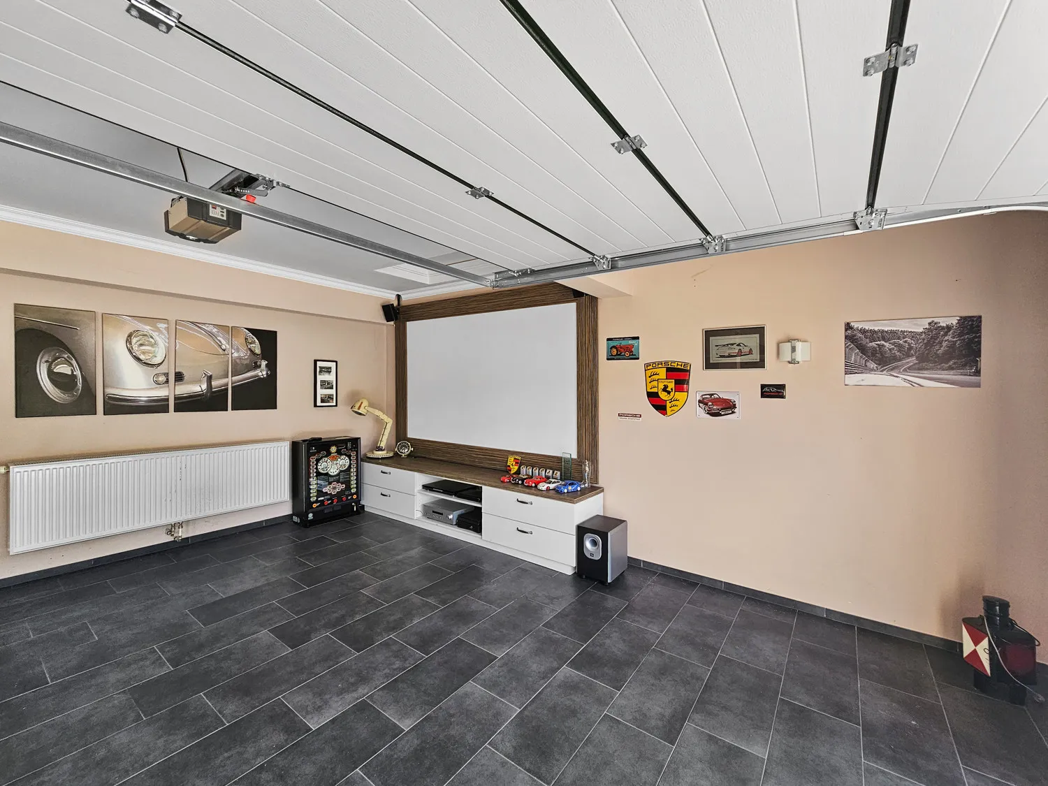 Energieeffizienter Wohntraum mit vielen Möglichkeiten für Pferde- und Autoliebhaber