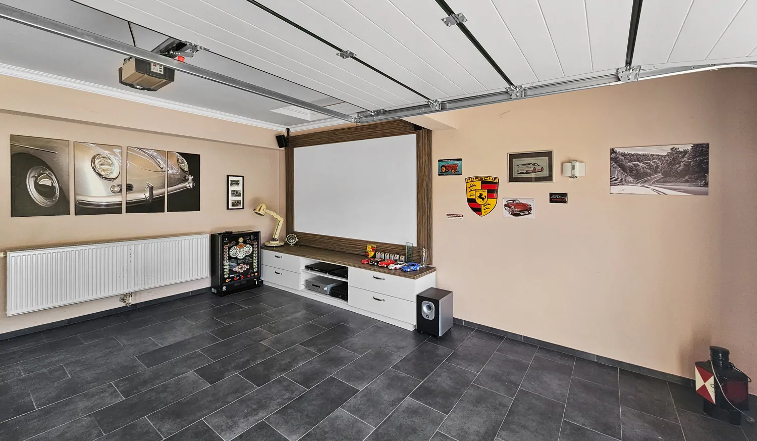 Energieeffizienter Wohntraum mit vielen Möglichkeiten für Pferde- und Autoliebhaber