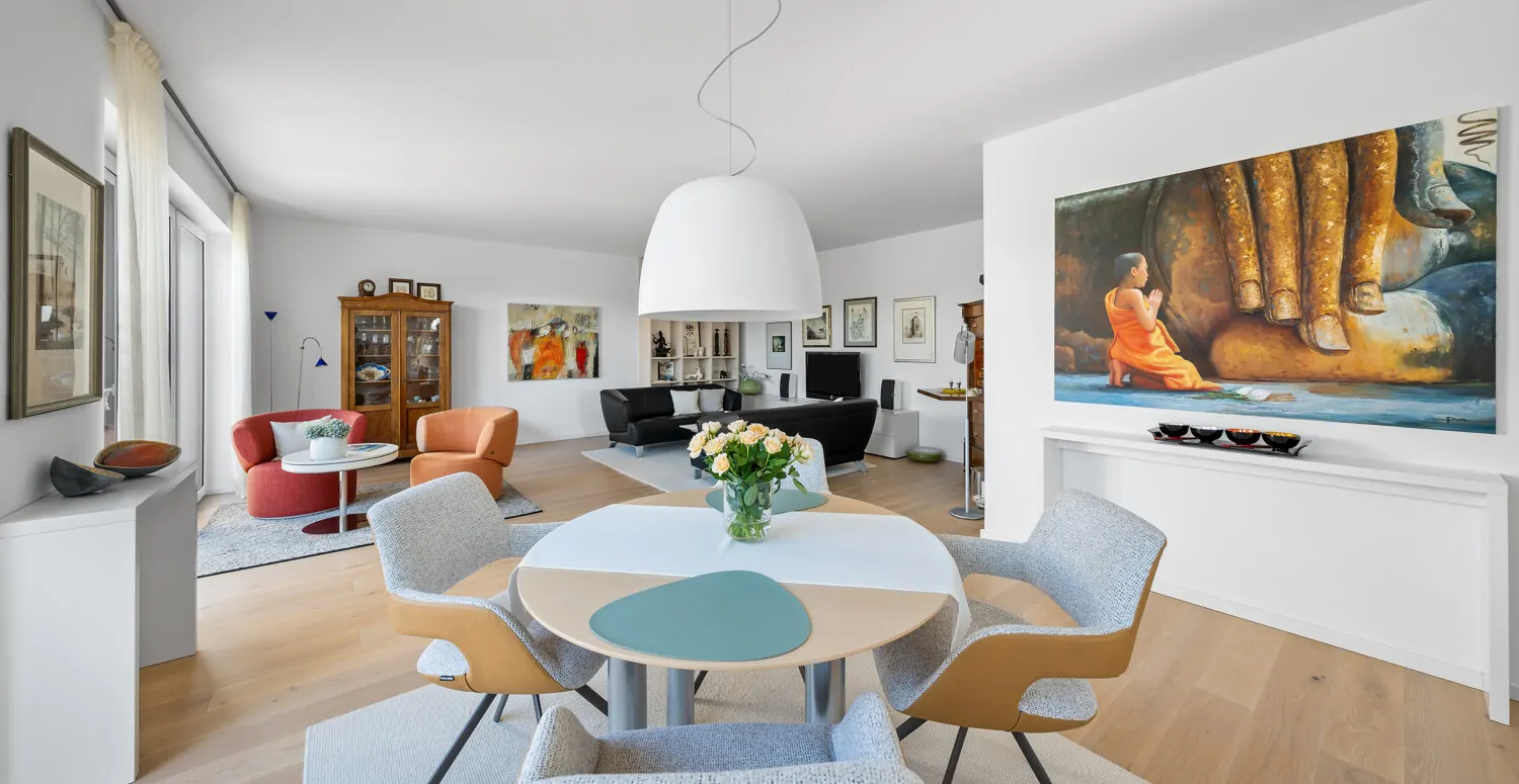 Lichtdurchflutete 4-Zimmer-Penthouse-Wohnung mit exklusiver Ausstattung und gehobenem Wohnkomfort