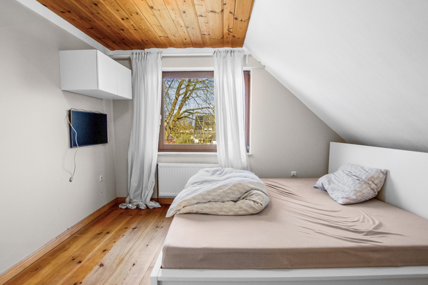 Schlafzimmer DG
