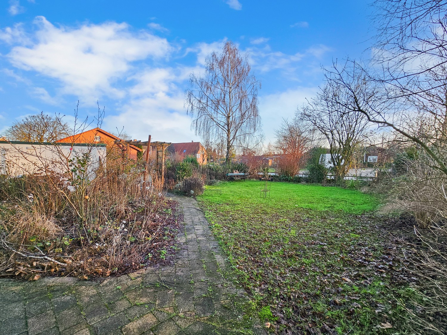 Charmante 2-Zimmer-Erdgeschosswohnung mit Gartenanteil und Garage