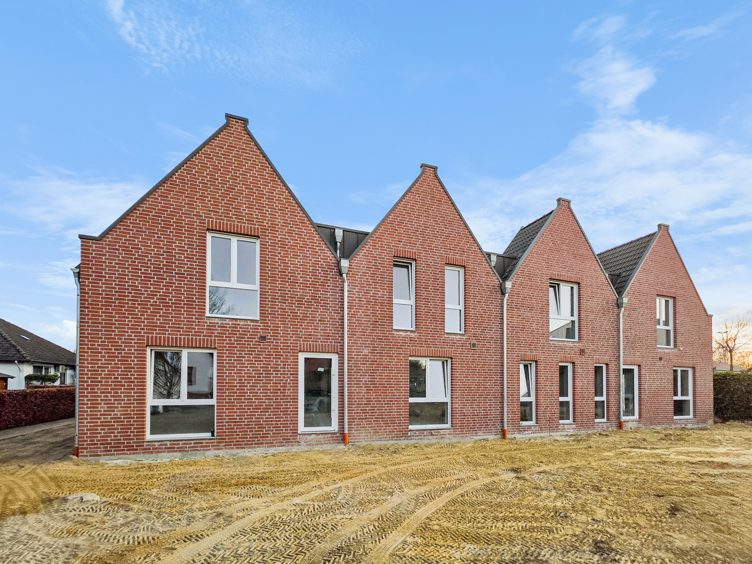 NEUBAU | Stilvolle 2-Zimmer-Dachgeschosswohnung mit hochwertiger Küche im Weyher Ortskern