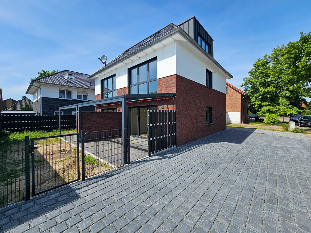 Stilvolle Doppelhaushälfte mit energieeffizienter Wärmepumpe und hochwertiger Küche