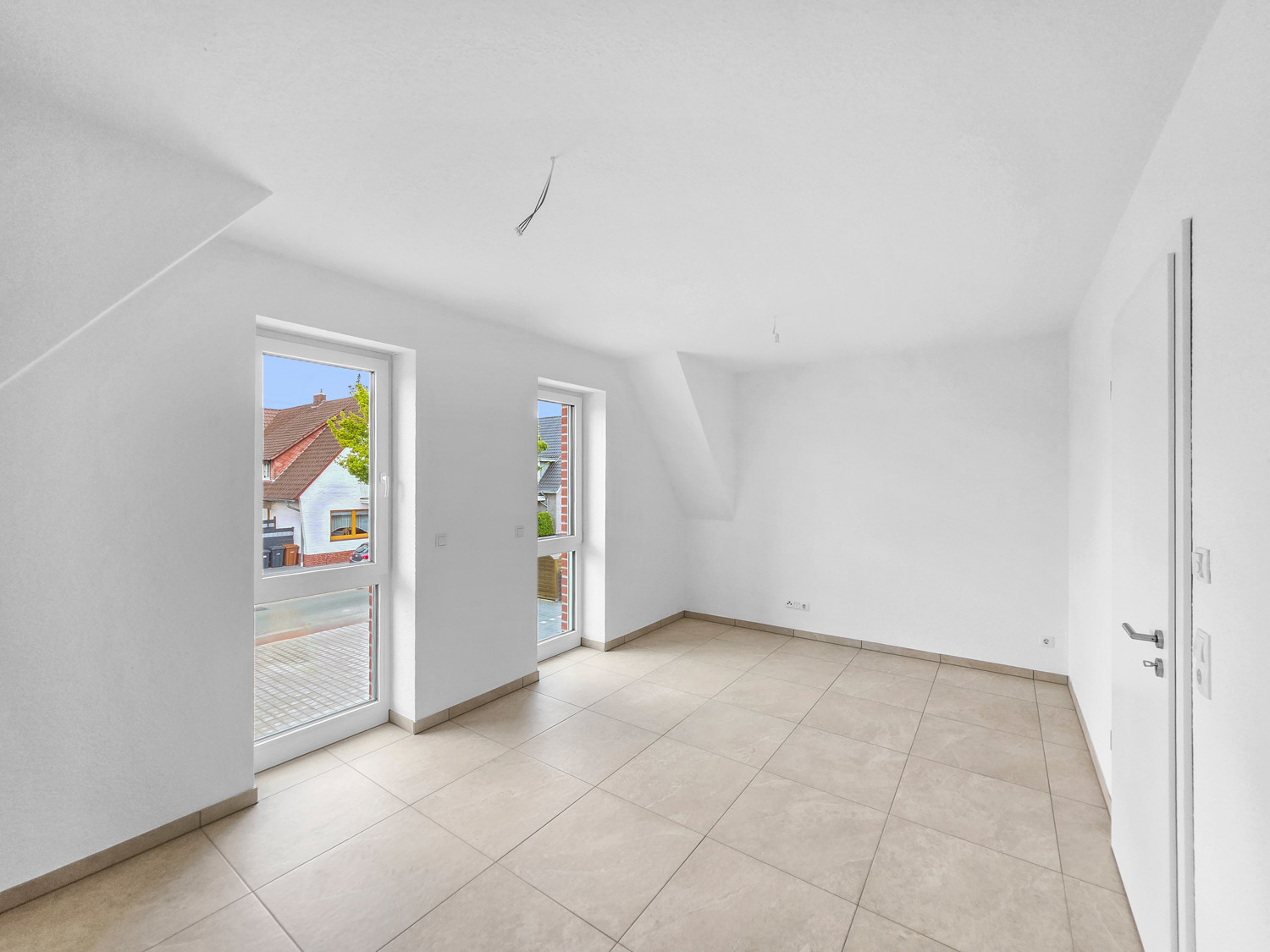 NEUBAU | Stilvolle 2-Zimmer-Dachgeschosswohnung mit hochwertiger Küche im Weyher Ortskern